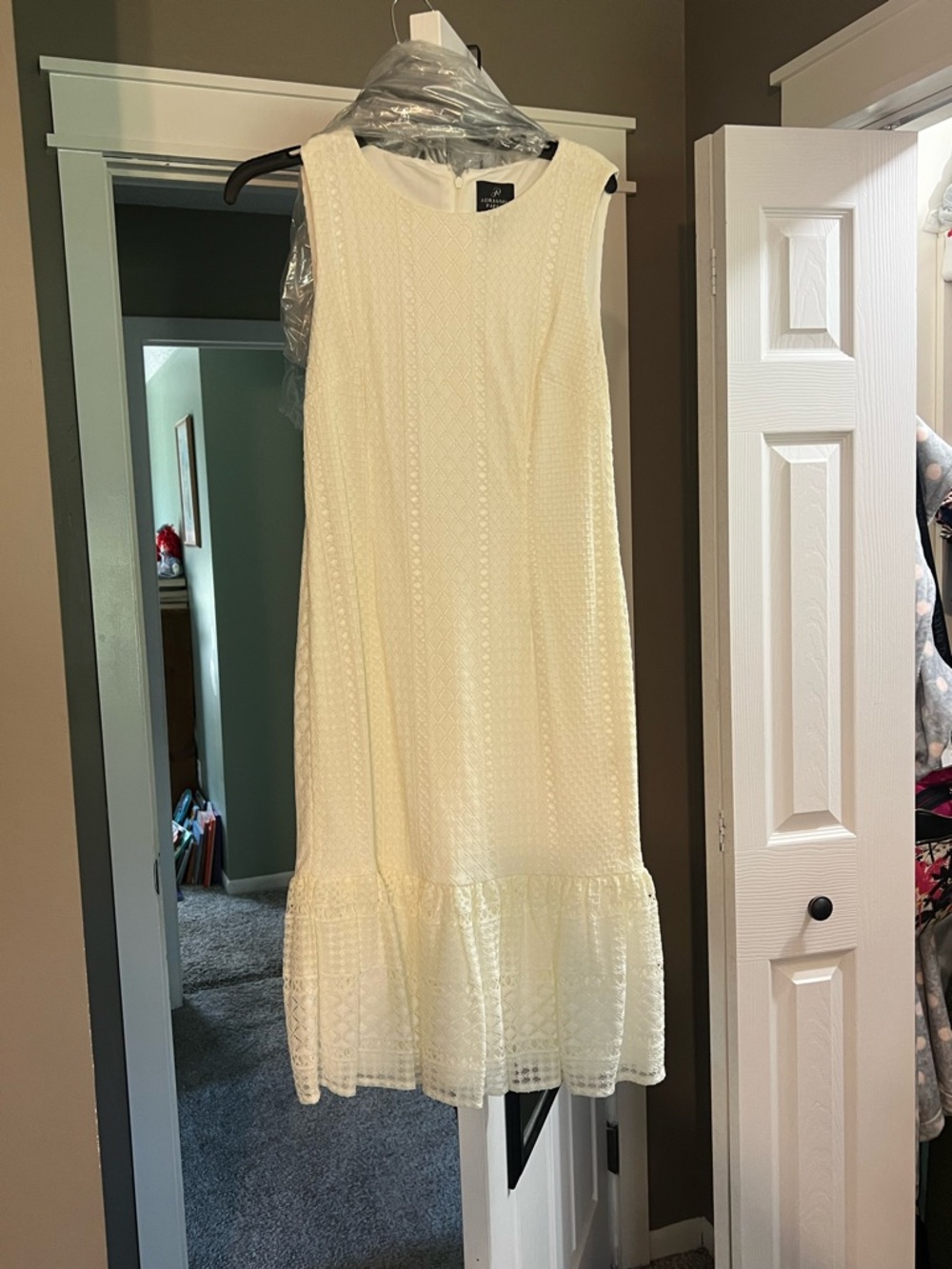 Adrianna Papell Cream Sleeveless Midi Lace Dress